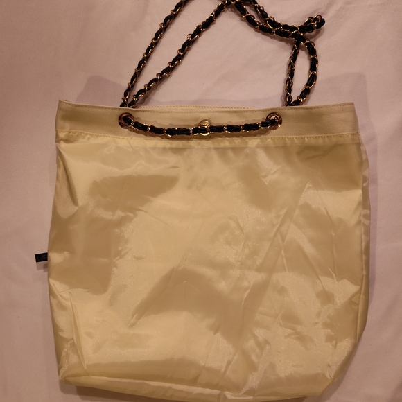 CHANEL 2019 Butter Yellow VIP Tote • Limited-Run Counter Exclusive Bag - Picture 7 of 12